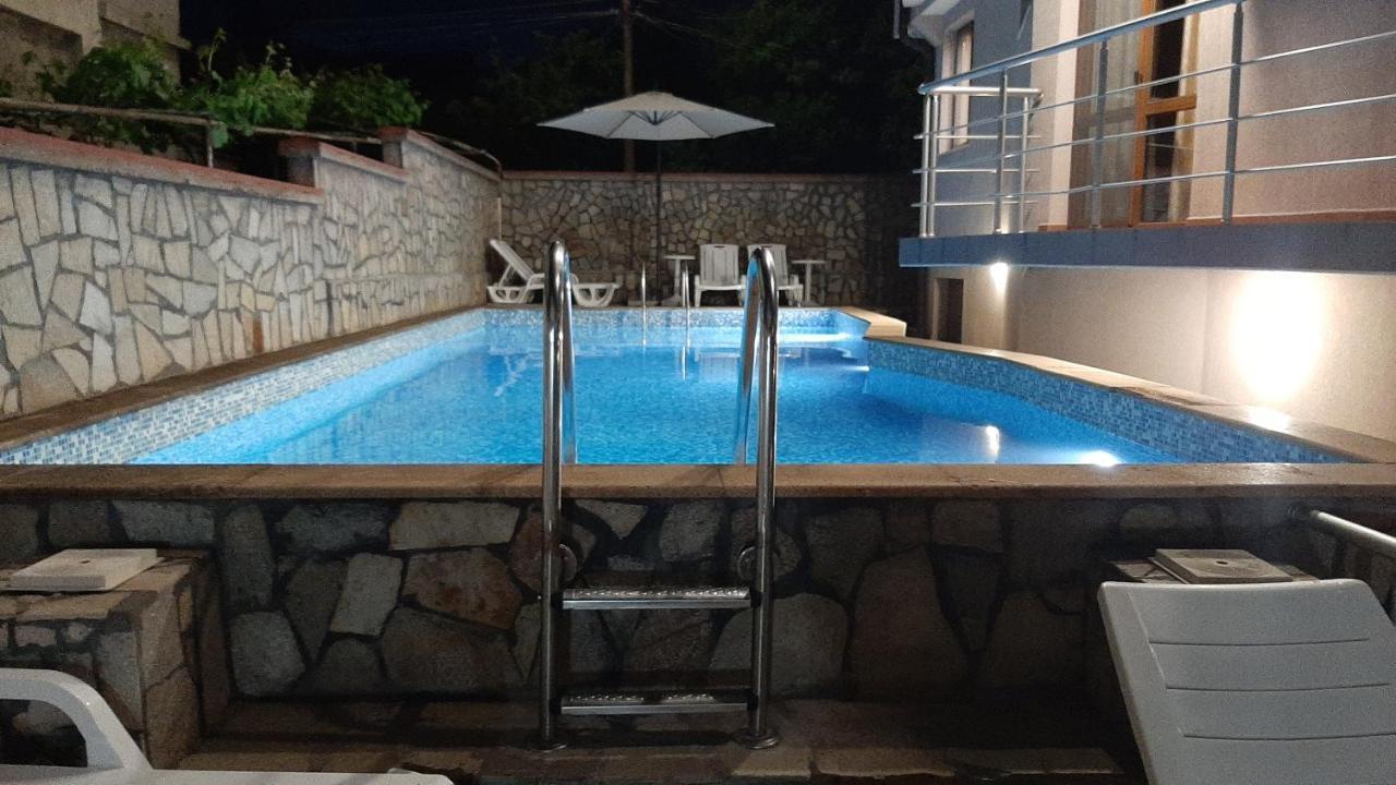 Family Hotel Favourite Obzor Exterior photo